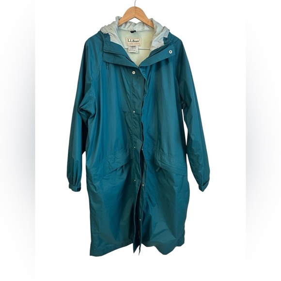 L.L. Bean Jackets & Blazers - L.L. BEAN Vintage Stowaway Rainwear Jacket w/ Hood Men’s XL Tall EUC